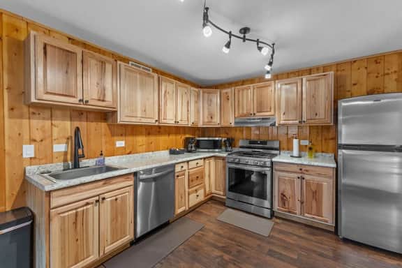 Cabin 21- Accessible Unit & King Bed