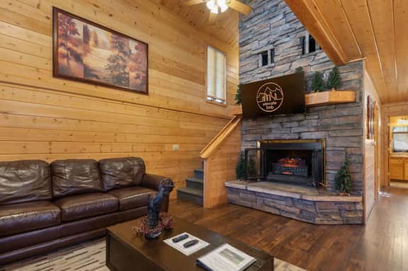 Cabin 9- Spacious cabin- 4 King beds- 2 baths