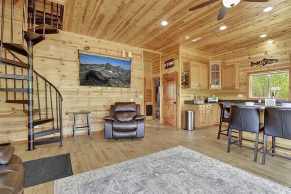 Cozy Deer Valley Cabin: Views, Fireplace & Deck