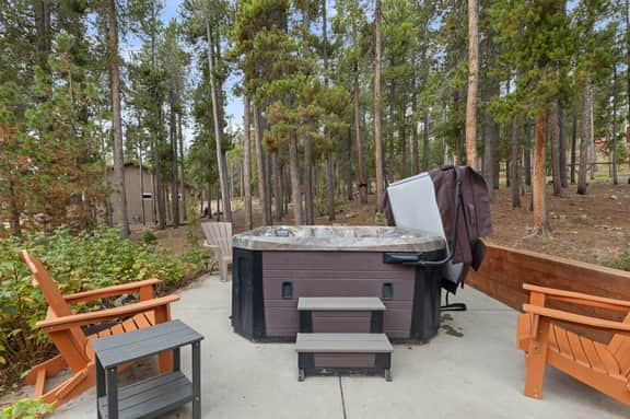 Private Mountain Retreat w Hot Tub,Games &Views! 