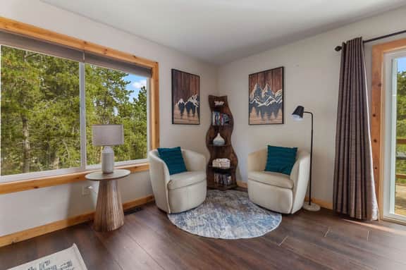 Private Mountain Retreat w Hot Tub,Games &Views! 