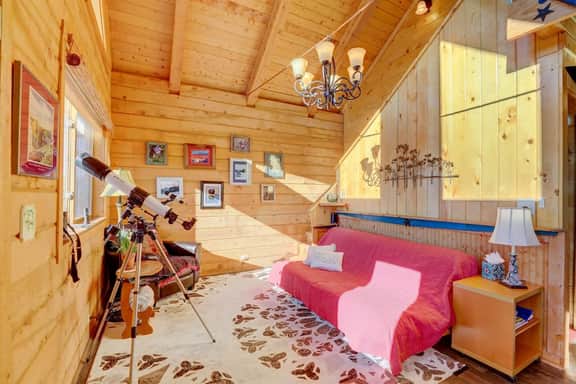 Secluded Mtn Escape: Rec Room & 35 Acres
