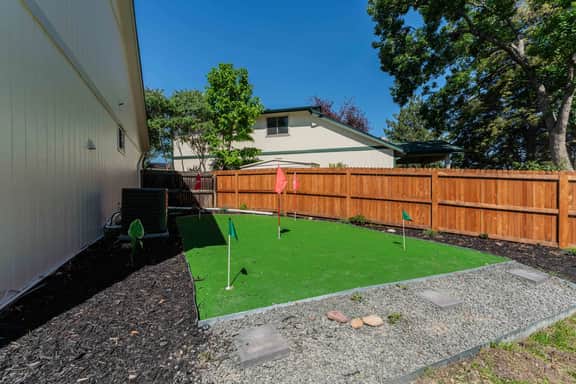 Spacious home w/ Game Room, Hot Tub & Sauna!