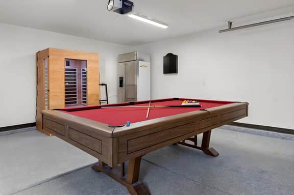 Spacious home w/ Game Room, Hot Tub & Sauna!