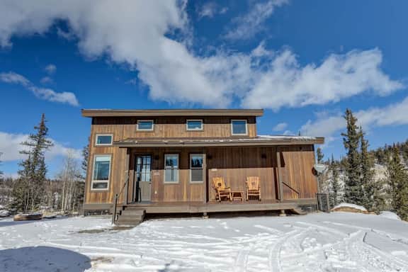Scenic Mountain Cabin with Modern Interior