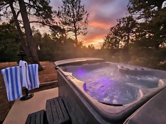 Secluded Florissant Gem: Hot Tub & Mountain Views