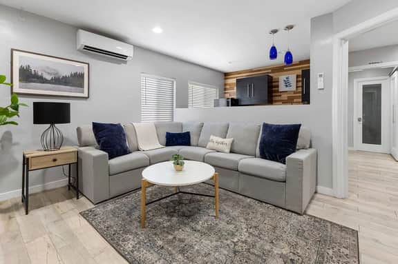 Apartment on 38th- Vibrant, Urban neighborhood