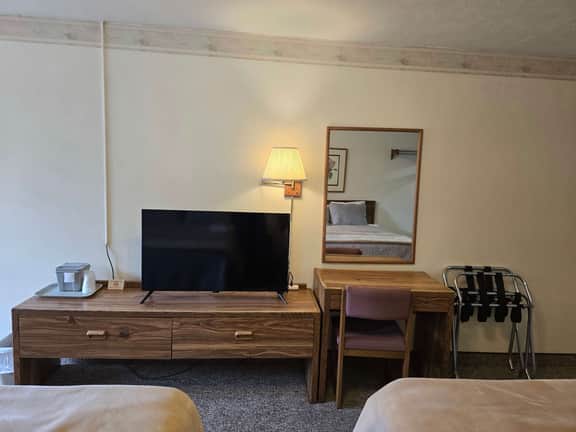 Eagle Motel Room 111 1