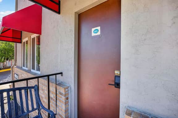 Eagle Motel Room  100