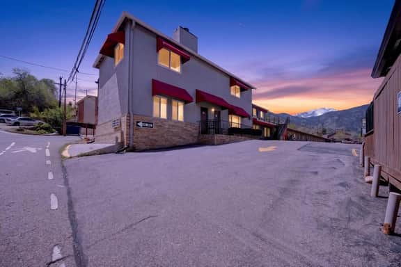 Eagle Motel Room  100