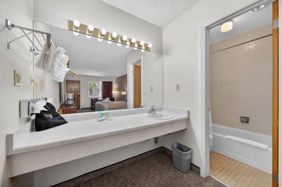 Eagle Motel Room  224