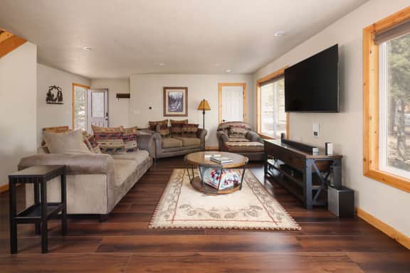 Private Mountain Retreat w Hot Tub,Games &Views! 