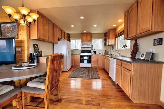 Panoramic Mountain View Home with Hot Tub!