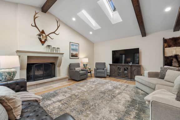 Evergreen Retreat! Luxury Home with Theater - Image 4