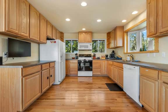 Panoramic Mountain View Home with Hot Tub! - Image 2