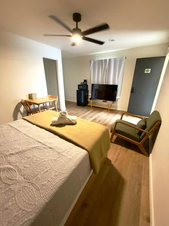 Eagle Motel Suite 123 - Image 2