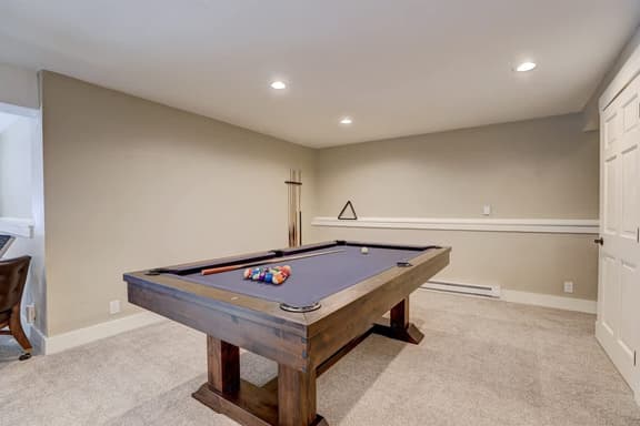 Breck Cabin | Game Room & 10 minutes to Slopes