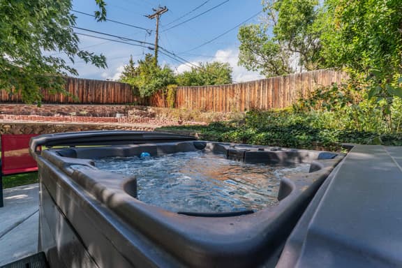 Hot Tub Family Home with Mountain Views - Close to Red Rocks and Clear Creek! - Image 1