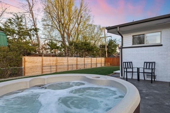 Sauna- Hot Tub- Garage Game Room- Outdoor Dining
