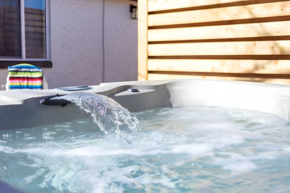 Hot Tub, Putt-Putt, and Family Friendly Summer Escape! - Image 1