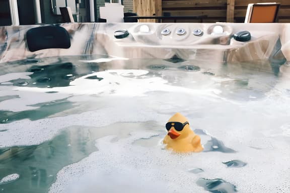 Spacious & Pet Friendly- Hot Tub & Mountain Views