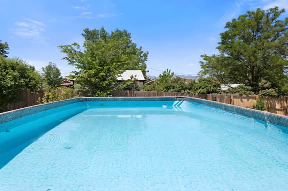 Rare Pool and Hot Tub Home - Family and Pet Friendly! - Image 1