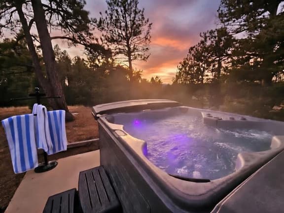 Secluded Florissant Gem: Hot Tub & Mountain Views