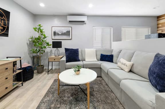 Apartment on 38th- Vibrant, Urban neighborhood