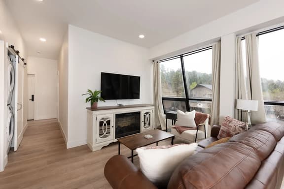 Cozy Condo with Beautiful View of Evergreen!