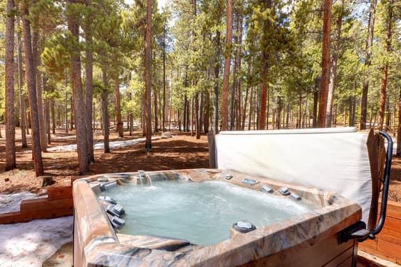 Private Mountain Retreat w Hot Tub,Games &Views! 