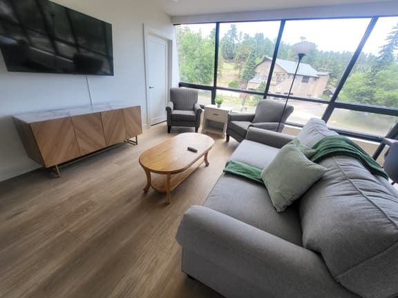 Modern Stay in the Heart of Evergreen! - Image 1
