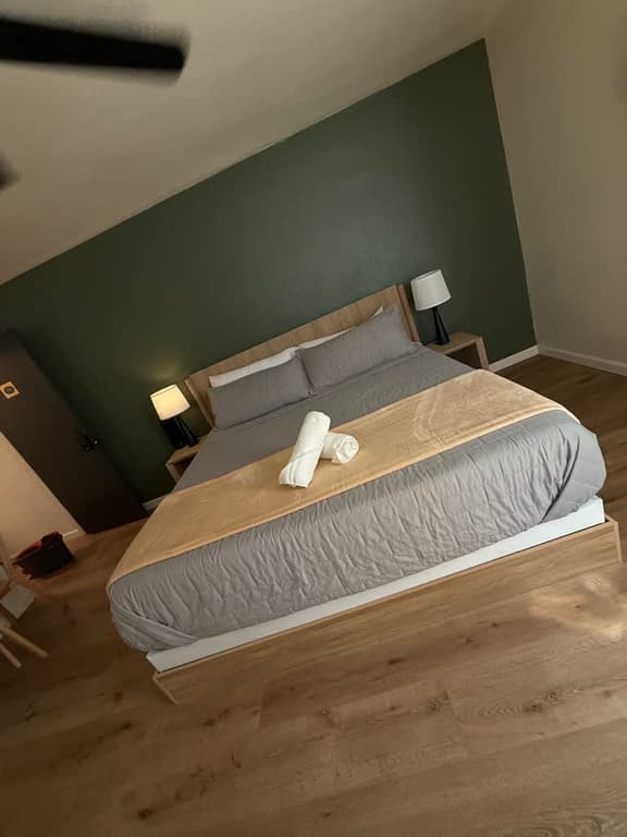 Eagle Motel Suite 123 - Image 1