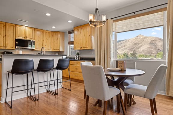 Modern condo in the heart of Golden! - Image 1